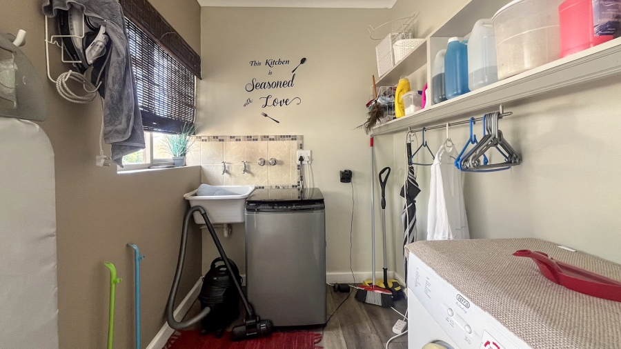 To Let 4 Bedroom Property for Rent in Country Club Western Cape